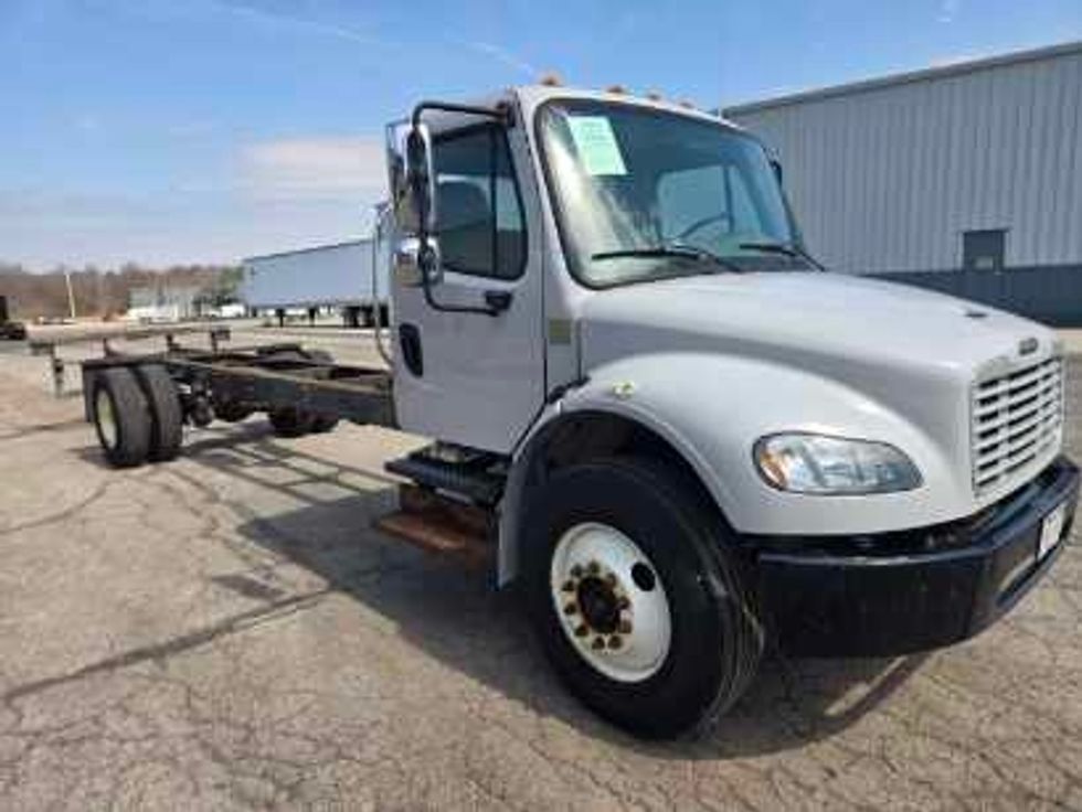 Cab and Chassis Truck-Light and Medium Duty Trucks-Freightliner-2019-M2-Middlefield-OH-101,808\n\t\tmiles-$ 43,750 - Image 1