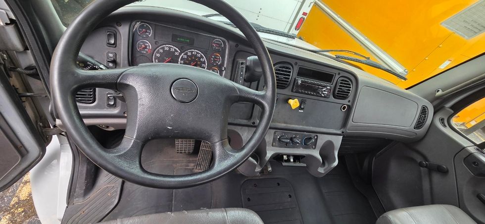 Cab and Chassis Truck-Light and Medium Duty Trucks-Freightliner-2019-M2-Middlefield-OH-101,808\n\t\tmiles-$ 43,750 - Image 10