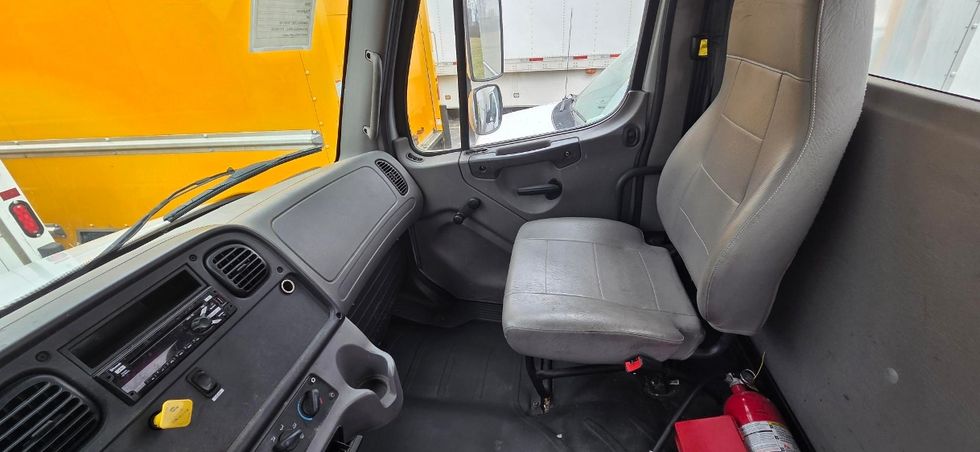 Cab and Chassis Truck-Light and Medium Duty Trucks-Freightliner-2019-M2-Middlefield-OH-101,808\n\t\tmiles-$ 43,750 - Image 11