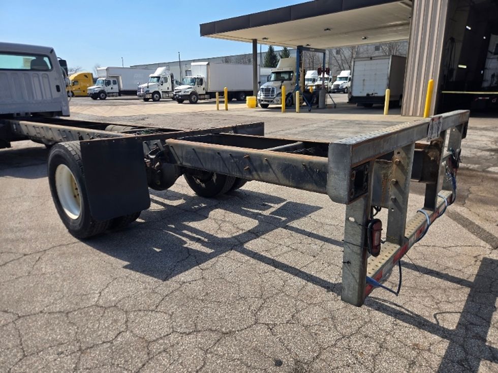 Cab and Chassis Truck-Light and Medium Duty Trucks-Freightliner-2019-M2-Middlefield-OH-101,808\n\t\tmiles-$ 43,750 - Image 3