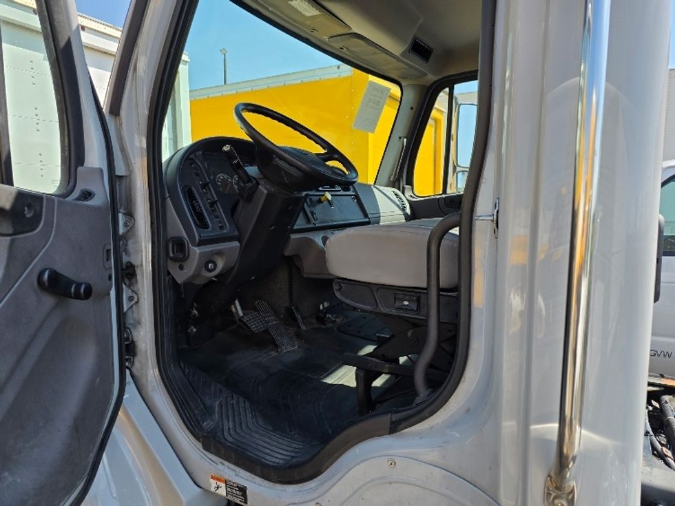 Cab and Chassis Truck-Light and Medium Duty Trucks-Freightliner-2019-M2-Middlefield-OH-101,808\n\t\tmiles-$ 43,750 - Image 5
