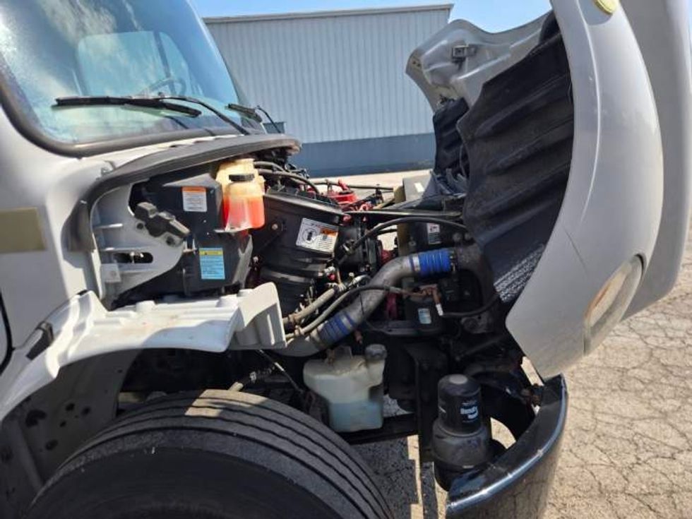 Cab and Chassis Truck-Light and Medium Duty Trucks-Freightliner-2019-M2-Middlefield-OH-101,808\n\t\tmiles-$ 43,750 - Image 8
