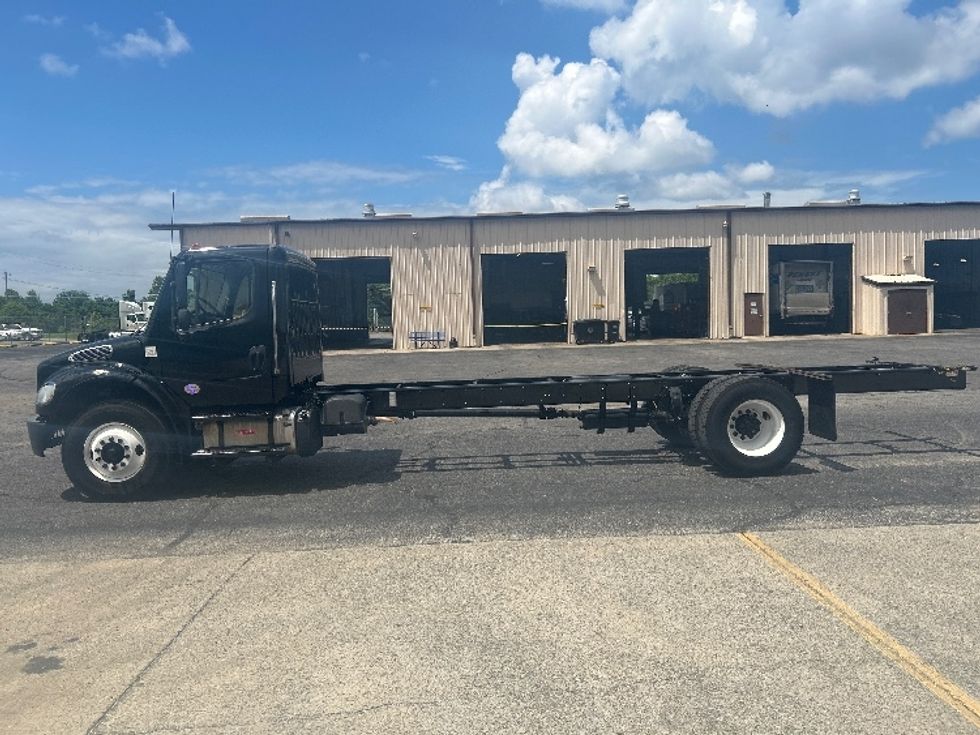 Cab and Chassis Truck-Light and Medium Duty Trucks-Freightliner-2019-M2-Nashville (Mount Juliet)-TN-99,566\n\t\tmiles-$ 47,250 - Image 4