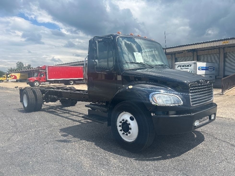 Cab and Chassis Truck-Light and Medium Duty Trucks-Freightliner-2019-M2-Nashville (Mount Juliet)-TN-99,566\n\t\tmiles-$ 47,250 - Image 1