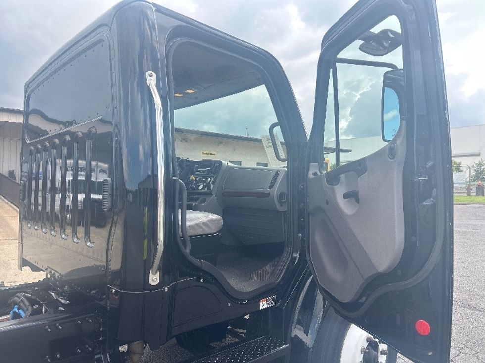 Cab and Chassis Truck-Light and Medium Duty Trucks-Freightliner-2019-M2-Nashville (Mount Juliet)-TN-99,566\n\t\tmiles-$ 47,250 - Image 16