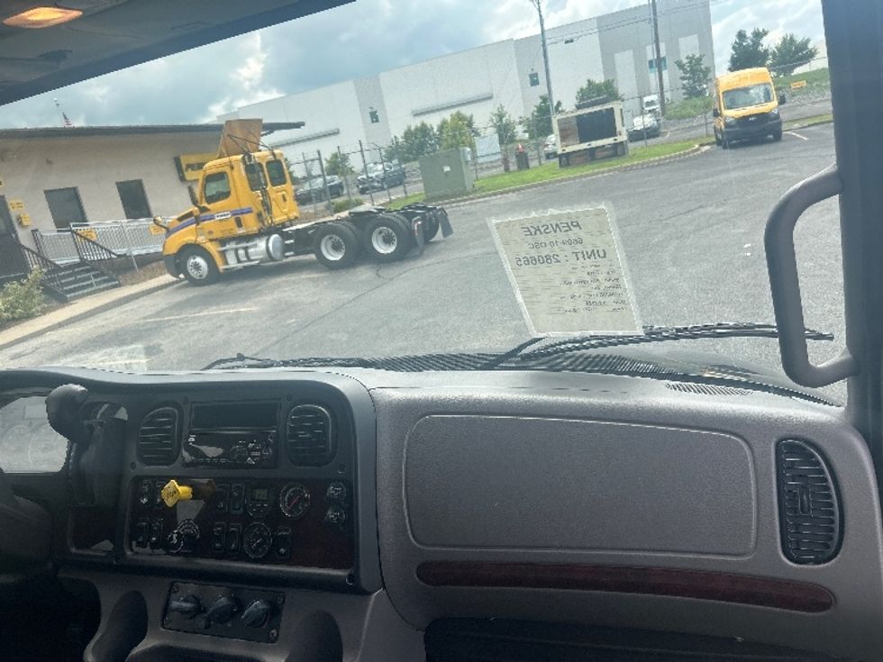 Cab and Chassis Truck-Light and Medium Duty Trucks-Freightliner-2019-M2-Nashville (Mount Juliet)-TN-99,566\n\t\tmiles-$ 47,250 - Image 17