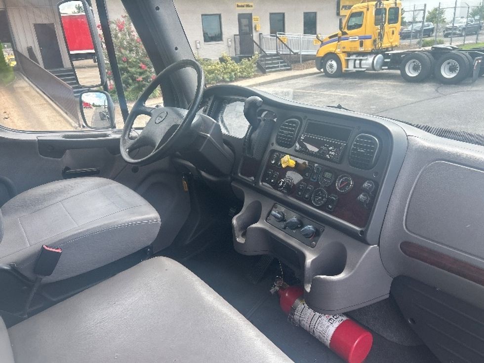 Cab and Chassis Truck-Light and Medium Duty Trucks-Freightliner-2019-M2-Nashville (Mount Juliet)-TN-99,566\n\t\tmiles-$ 47,250 - Image 18