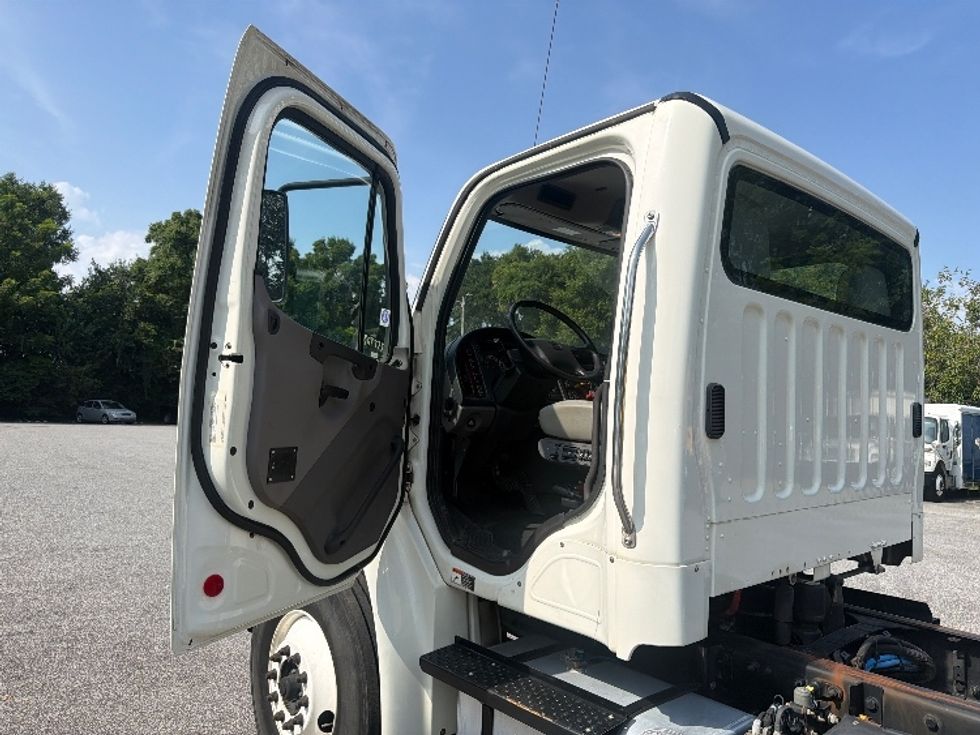 Cab and Chassis Truck-Light and Medium Duty Trucks-Freightliner-2019-M2-Pensacola-FL-278,855\n\t\tmiles-$ 25,000 - Image 16