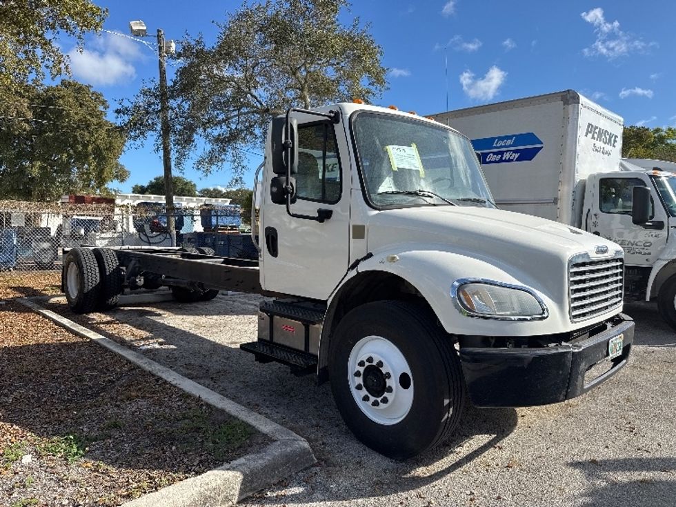 Cab and Chassis Truck-Light and Medium Duty Trucks-Freightliner-2019-M2-Pompano Beach-FL-319,321\n\t\tmiles-$ 20,500 - Image 1