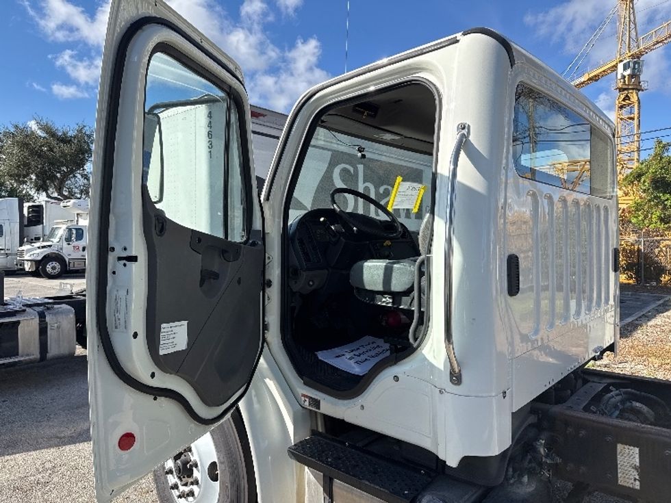 Cab and Chassis Truck-Light and Medium Duty Trucks-Freightliner-2019-M2-Pompano Beach-FL-319,321\n\t\tmiles-$ 20,500 - Image 13