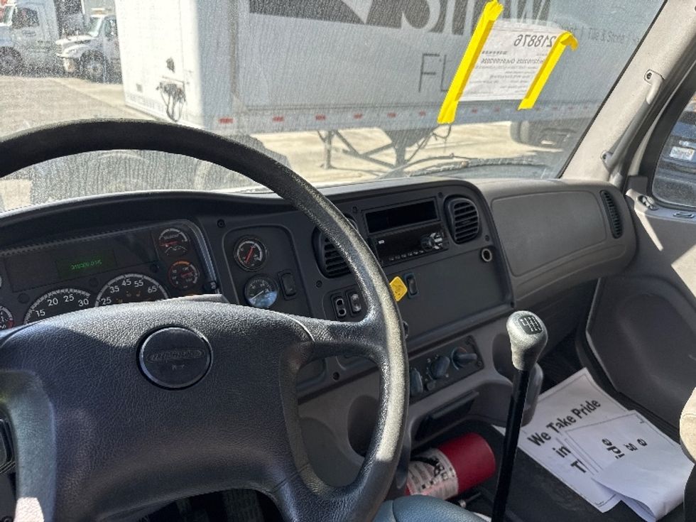 Cab and Chassis Truck-Light and Medium Duty Trucks-Freightliner-2019-M2-Pompano Beach-FL-319,321\n\t\tmiles-$ 20,500 - Image 15
