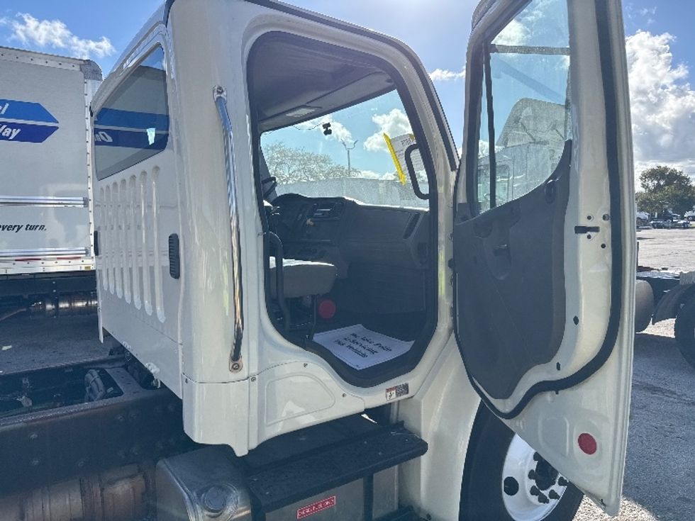 Cab and Chassis Truck-Light and Medium Duty Trucks-Freightliner-2019-M2-Pompano Beach-FL-319,321\n\t\tmiles-$ 20,500 - Image 17
