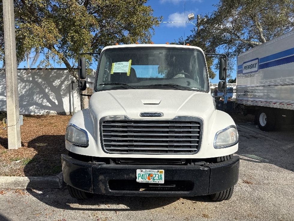 Cab and Chassis Truck-Light and Medium Duty Trucks-Freightliner-2019-M2-Pompano Beach-FL-319,321\n\t\tmiles-$ 20,500 - Image 2