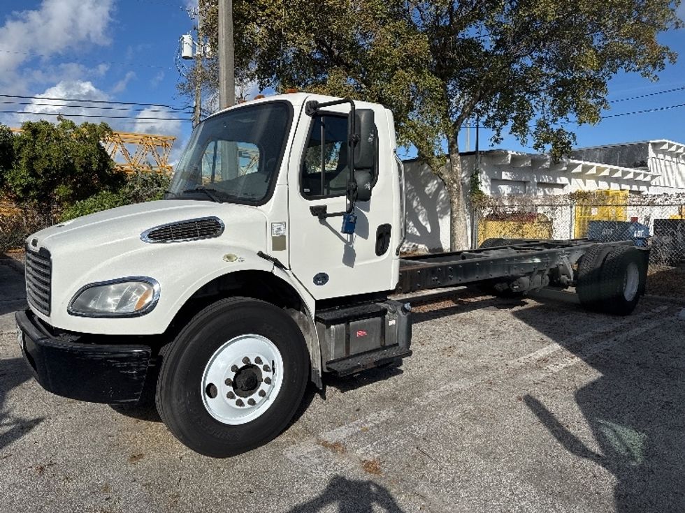 Cab and Chassis Truck-Light and Medium Duty Trucks-Freightliner-2019-M2-Pompano Beach-FL-319,321\n\t\tmiles-$ 20,500 - Image 3