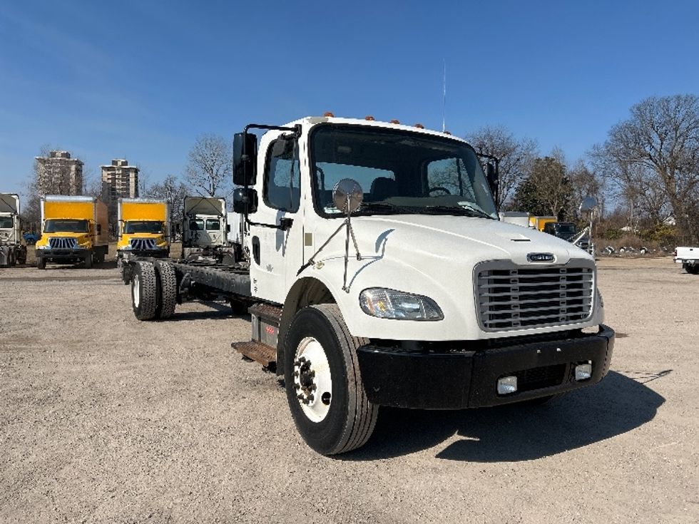 Cab and Chassis Truck-Light and Medium Duty Trucks-Freightliner-2019-M2-Poplar Bluff-MO-171,221\n\t\tmiles-$ 38,250 - Image 1
