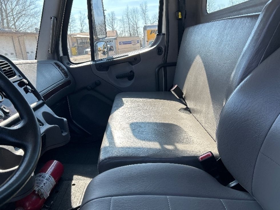 Cab and Chassis Truck-Light and Medium Duty Trucks-Freightliner-2019-M2-Poplar Bluff-MO-171,221\n\t\tmiles-$ 38,250 - Image 14