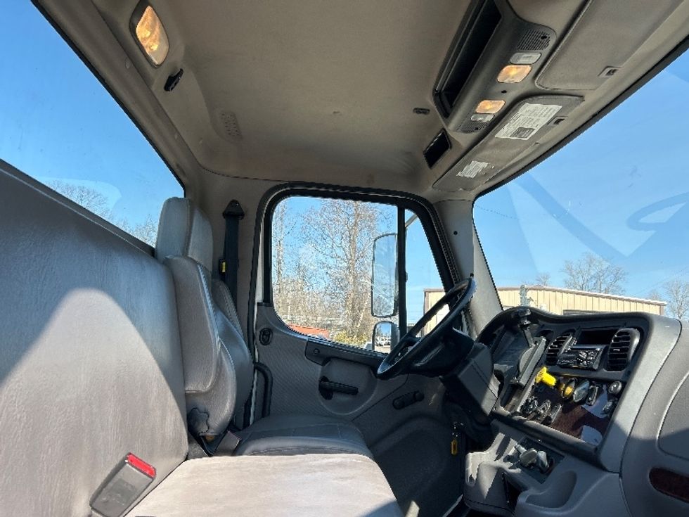Cab and Chassis Truck-Light and Medium Duty Trucks-Freightliner-2019-M2-Poplar Bluff-MO-171,221\n\t\tmiles-$ 38,250 - Image 17