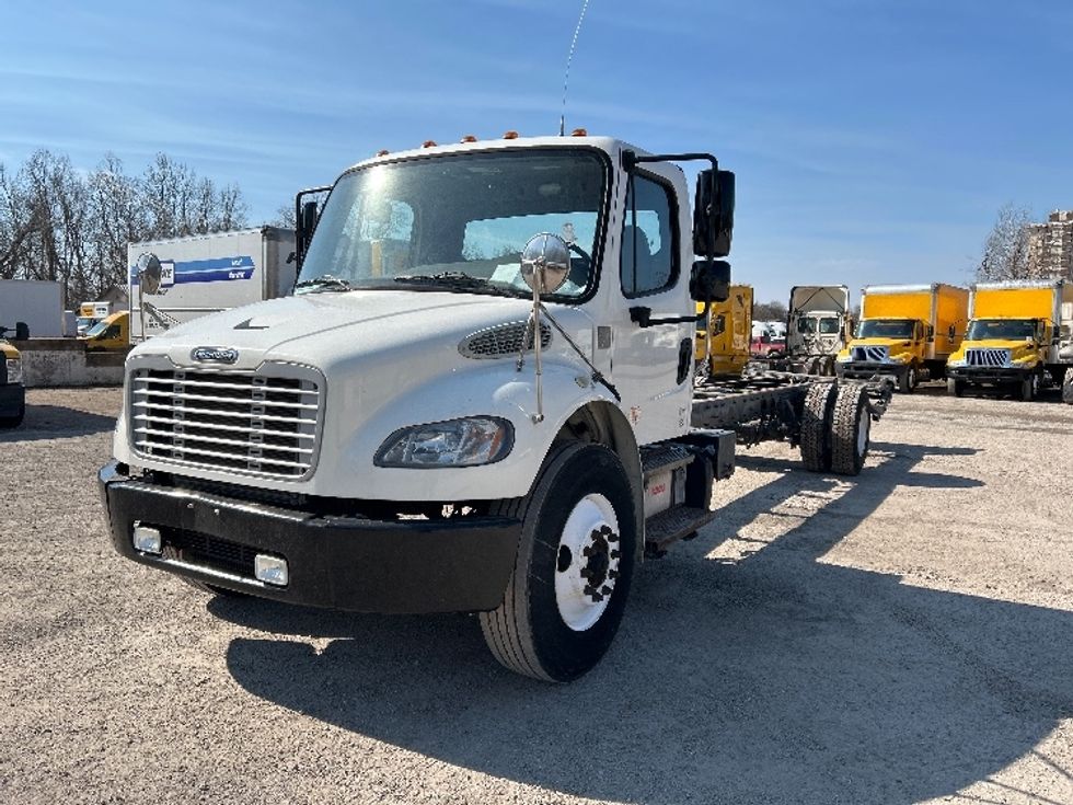 Cab and Chassis Truck-Light and Medium Duty Trucks-Freightliner-2019-M2-Poplar Bluff-MO-171,221\n\t\tmiles-$ 38,250 - Image 3
