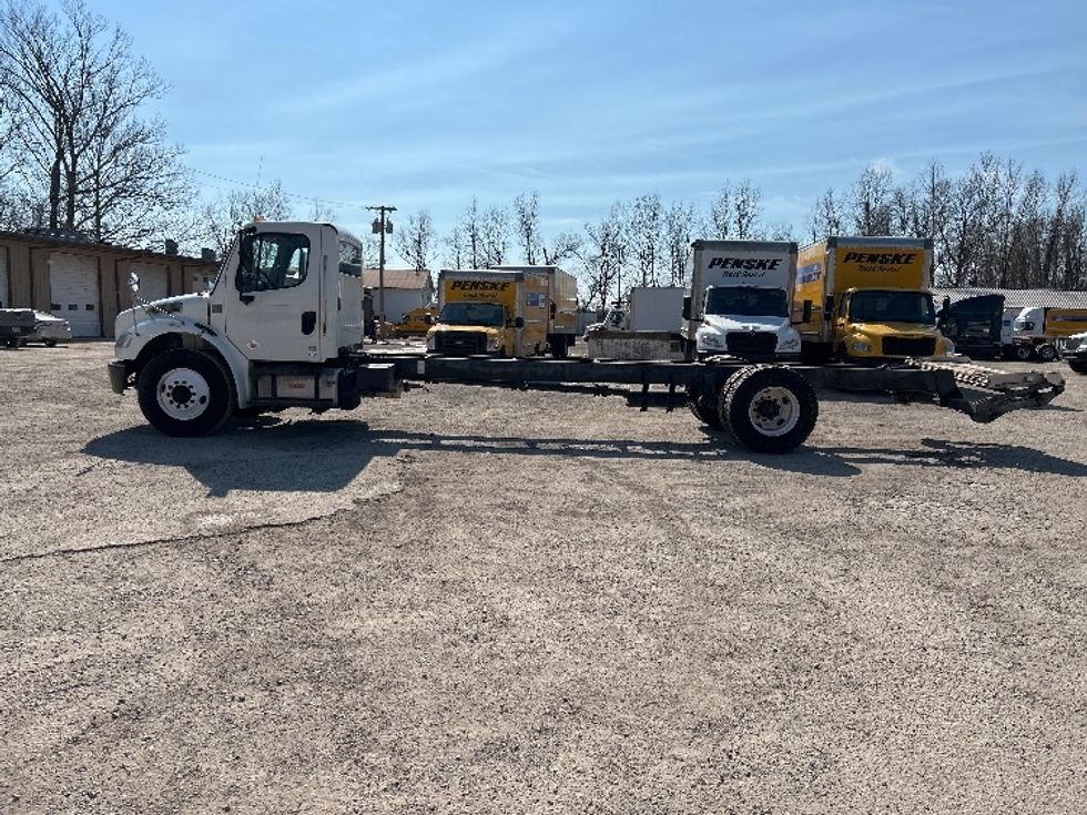 Cab and Chassis Truck-Light and Medium Duty Trucks-Freightliner-2019-M2-Poplar Bluff-MO-171,221\n\t\tmiles-$ 38,250 - Image 4