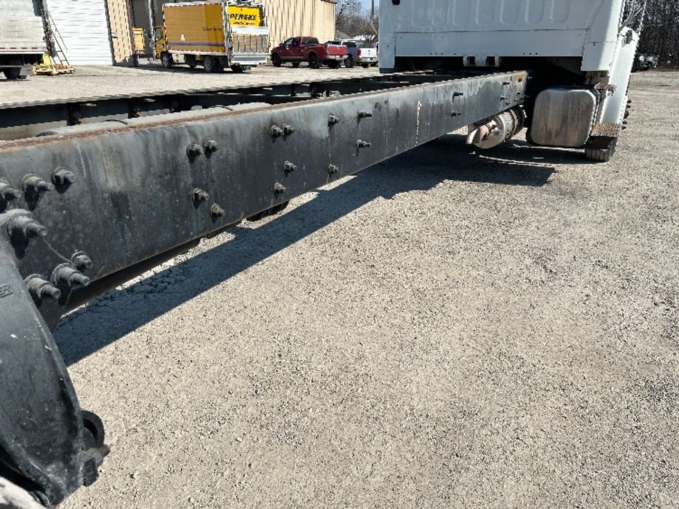 Cab and Chassis Truck-Light and Medium Duty Trucks-Freightliner-2019-M2-Poplar Bluff-MO-171,221\n\t\tmiles-$ 38,250 - Image 9