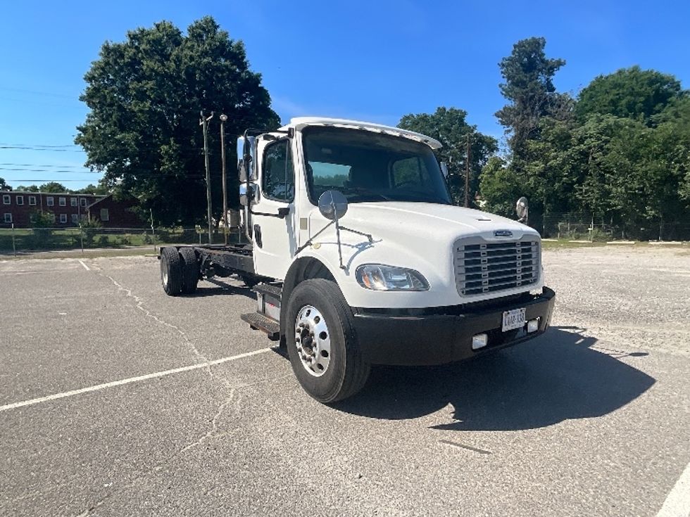 Cab and Chassis Truck-Light and Medium Duty Trucks-Freightliner-2019-M2-Prince George-VA-181,505\n\t\tmiles-$ 39,250 - Image 1