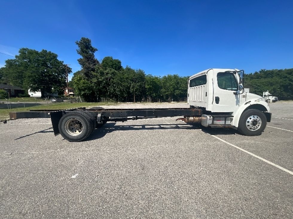 Cab and Chassis Truck-Light and Medium Duty Trucks-Freightliner-2019-M2-Prince George-VA-181,505\n\t\tmiles-$ 39,250 - Image 10