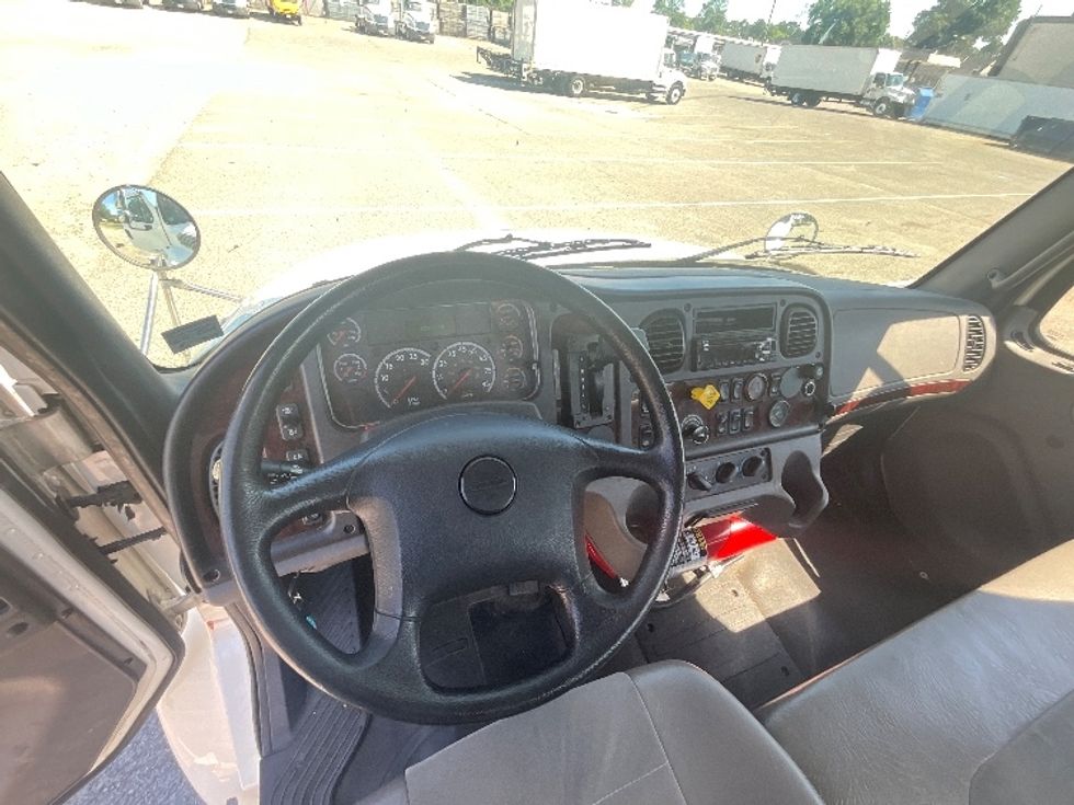Cab and Chassis Truck-Light and Medium Duty Trucks-Freightliner-2019-M2-Prince George-VA-181,505\n\t\tmiles-$ 39,250 - Image 12