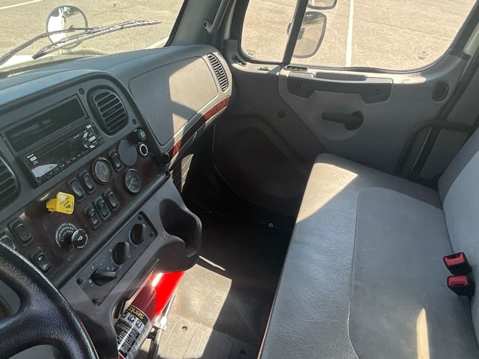 Cab and Chassis Truck-Light and Medium Duty Trucks-Freightliner-2019-M2-Prince George-VA-181,505\n\t\tmiles-$ 39,250 - Image 14