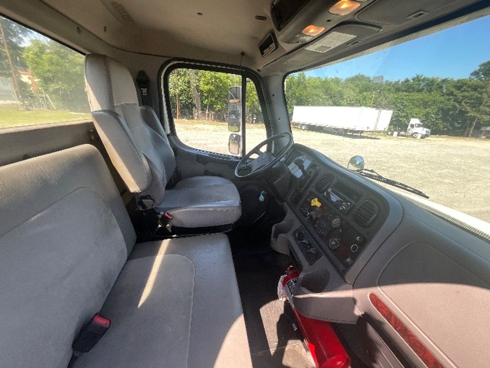 Cab and Chassis Truck-Light and Medium Duty Trucks-Freightliner-2019-M2-Prince George-VA-181,505\n\t\tmiles-$ 39,250 - Image 17