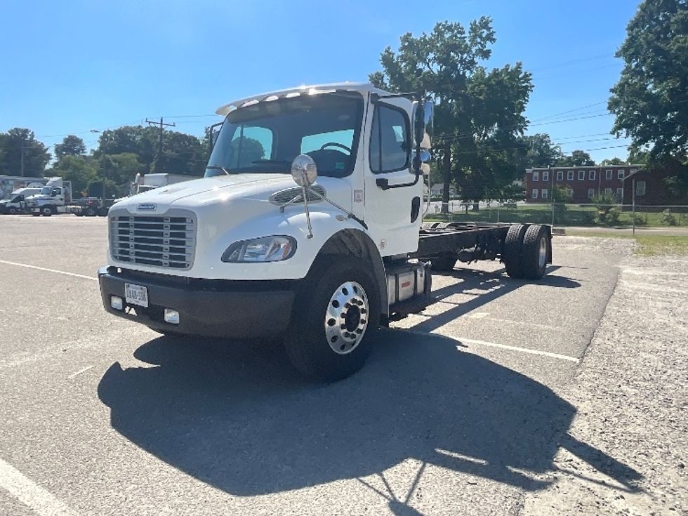Cab and Chassis Truck-Light and Medium Duty Trucks-Freightliner-2019-M2-Prince George-VA-181,505\n\t\tmiles-$ 39,250 - Image 3