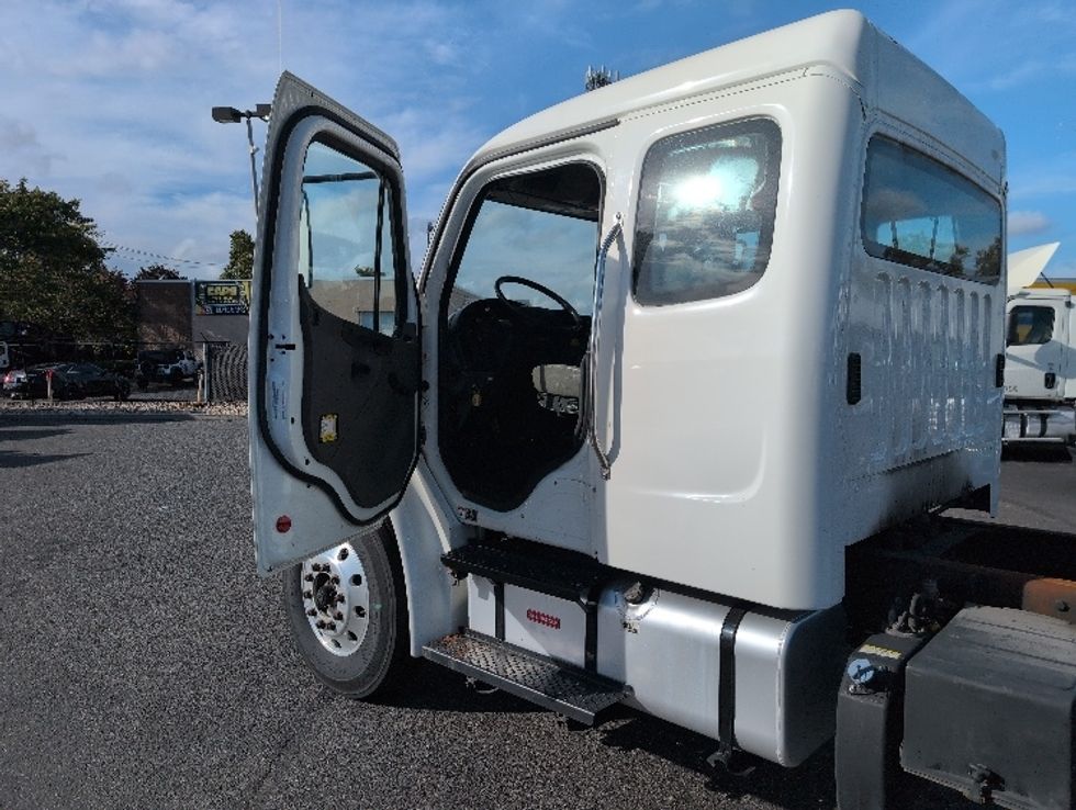 Cab and Chassis Truck-Light and Medium Duty Trucks-Freightliner-2019-M2-West Babylon-NY-81,965\n\t\tmiles-$ 51,000 - Image 12