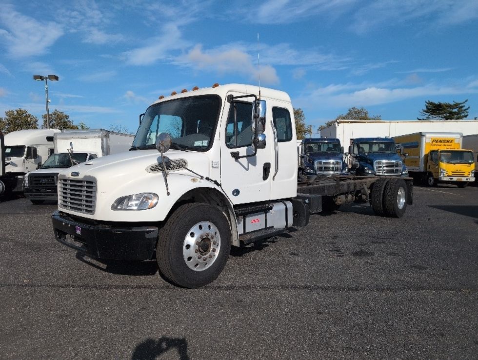 Cab and Chassis Truck-Light and Medium Duty Trucks-Freightliner-2019-M2-West Babylon-NY-81,965\n\t\tmiles-$ 51,000 - Image 3