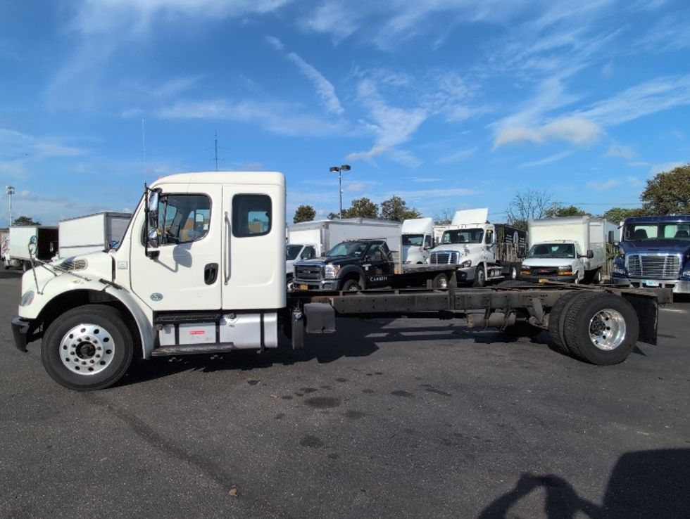 Cab and Chassis Truck-Light and Medium Duty Trucks-Freightliner-2019-M2-West Babylon-NY-81,965\n\t\tmiles-$ 51,000 - Image 4