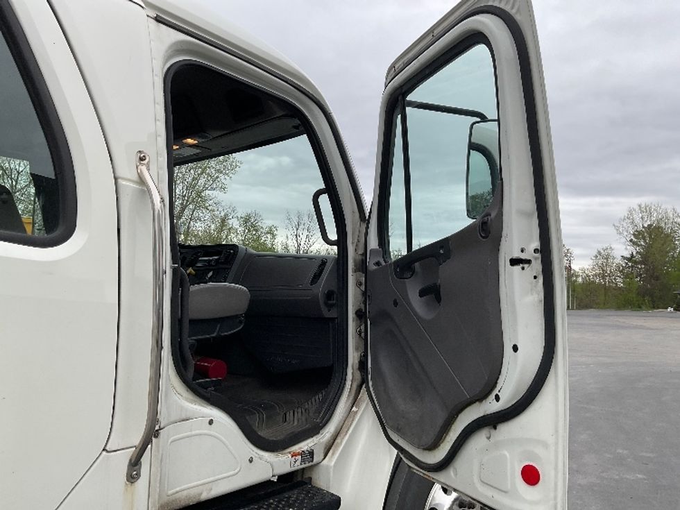 Cab and Chassis Truck-Light and Medium Duty Trucks-Freightliner-2019-M2-Whitesboro-NY-421,880\n\t\tmiles-$ 23,000 - Image 20