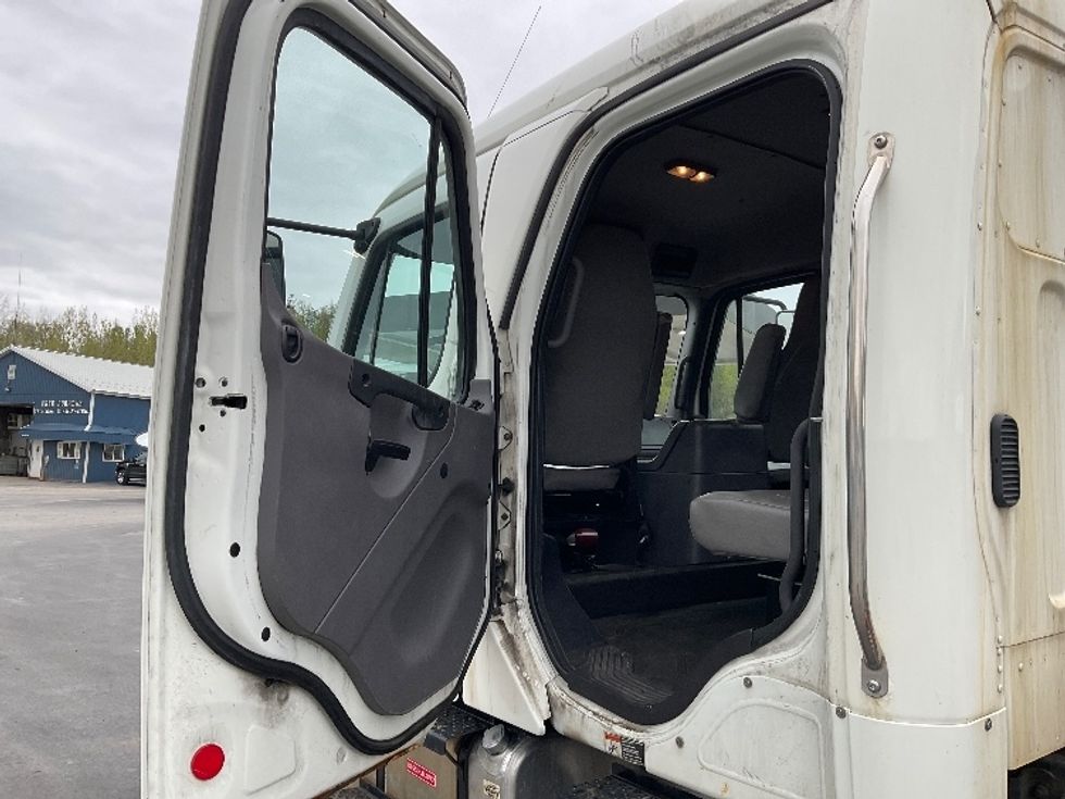 Cab and Chassis Truck-Light and Medium Duty Trucks-Freightliner-2019-M2-Whitesboro-NY-421,880\n\t\tmiles-$ 23,000 - Image 25
