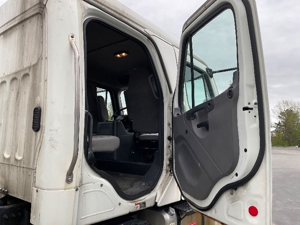 Cab and Chassis Truck-Light and Medium Duty Trucks-Freightliner-2019-M2-Whitesboro-NY-421,880\n\t\tmiles-$ 23,000 - Image 27