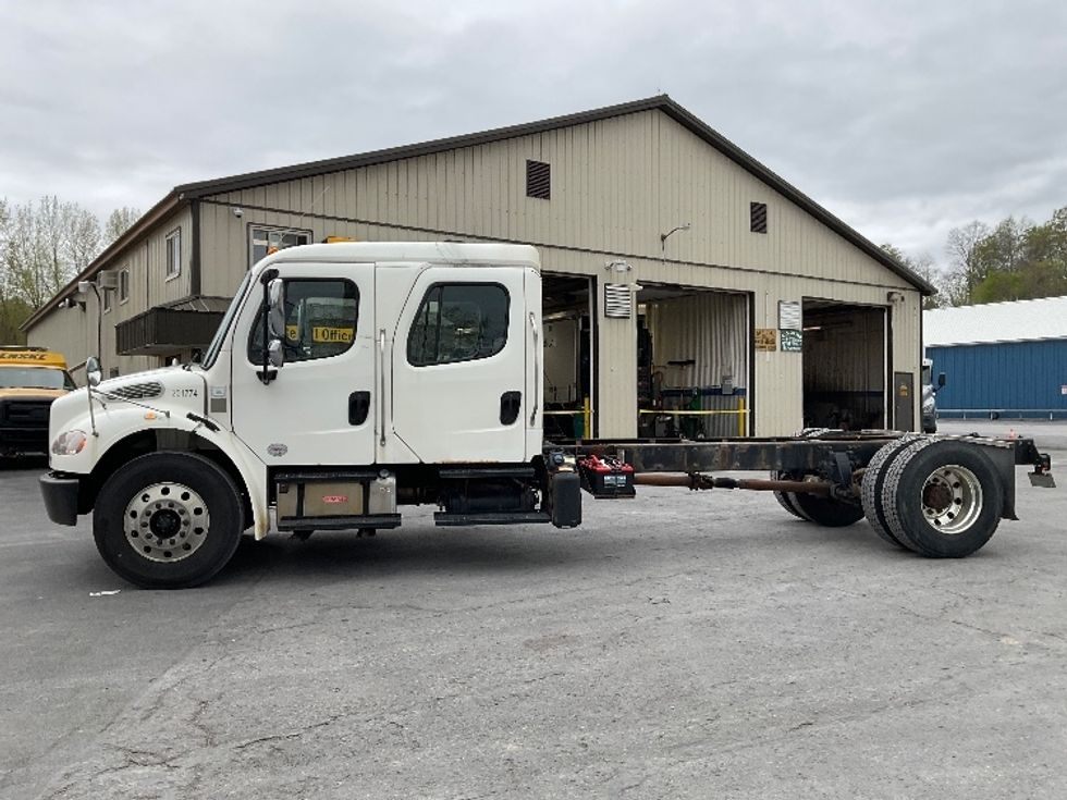 Cab and Chassis Truck-Light and Medium Duty Trucks-Freightliner-2019-M2-Whitesboro-NY-421,880\n\t\tmiles-$ 23,000 - Image 4