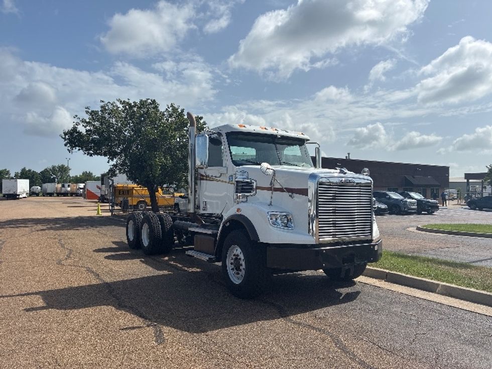 Cab and Chassis Truck-Light and Medium Duty Trucks-Freightliner-2020-CORONADO-Richland-MS-405,401\n\t\tmiles-$ 86,500 - Image 1