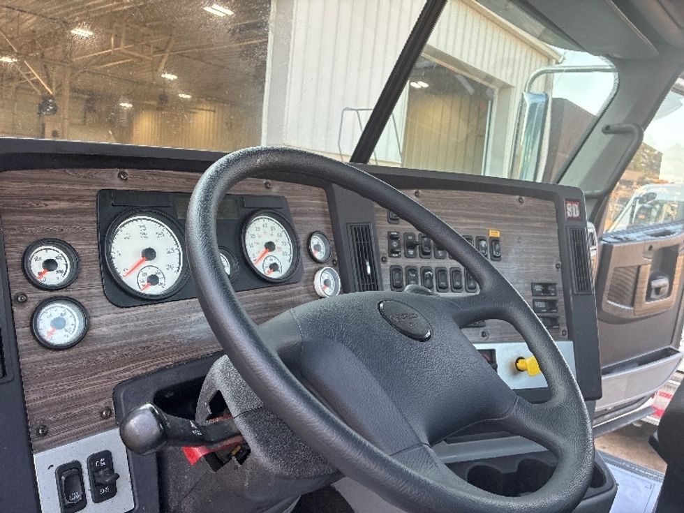 Cab and Chassis Truck-Light and Medium Duty Trucks-Freightliner-2020-CORONADO-Richland-MS-405,401\n\t\tmiles-$ 86,500 - Image 13