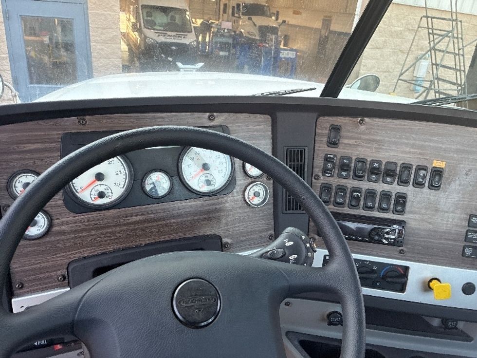 Cab and Chassis Truck-Light and Medium Duty Trucks-Freightliner-2020-CORONADO-Richland-MS-405,401\n\t\tmiles-$ 86,500 - Image 14