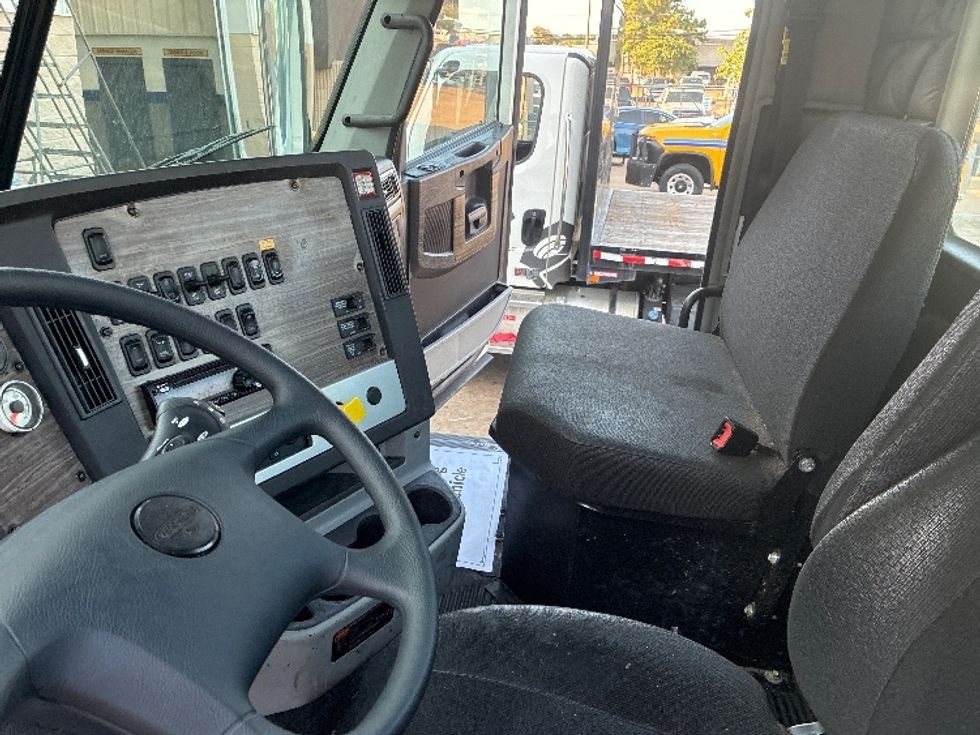 Cab and Chassis Truck-Light and Medium Duty Trucks-Freightliner-2020-CORONADO-Richland-MS-405,401\n\t\tmiles-$ 86,500 - Image 15