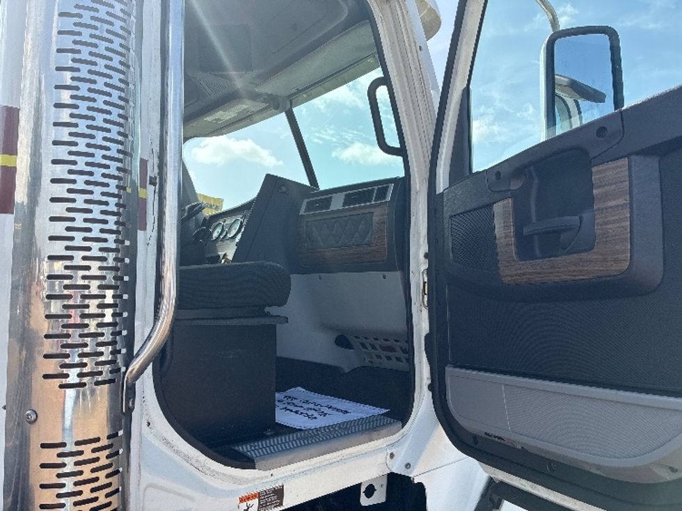 Cab and Chassis Truck-Light and Medium Duty Trucks-Freightliner-2020-CORONADO-Richland-MS-405,401\n\t\tmiles-$ 86,500 - Image 16