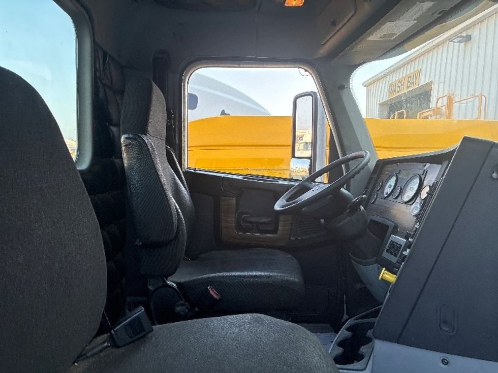 Cab and Chassis Truck-Light and Medium Duty Trucks-Freightliner-2020-CORONADO-Richland-MS-405,401\n\t\tmiles-$ 86,500 - Image 18