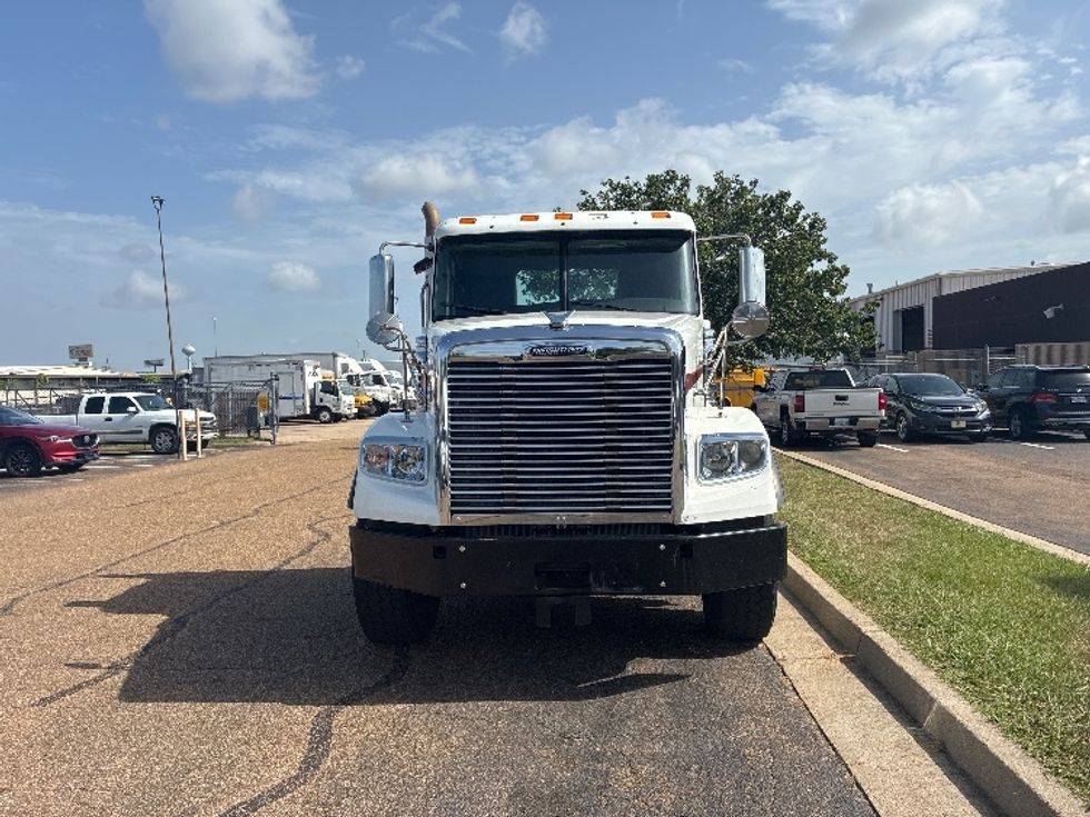 Cab and Chassis Truck-Light and Medium Duty Trucks-Freightliner-2020-CORONADO-Richland-MS-405,401\n\t\tmiles-$ 86,500 - Image 2