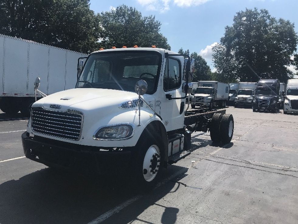 Cab and Chassis Truck-Light and Medium Duty Trucks-Freightliner-2020-M2-Charlotte-NC-224,321\n\t\tmiles-$ 31,000 - Image 3