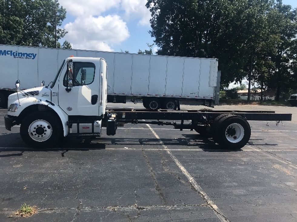 Cab and Chassis Truck-Light and Medium Duty Trucks-Freightliner-2020-M2-Charlotte-NC-224,321\n\t\tmiles-$ 31,000 - Image 4