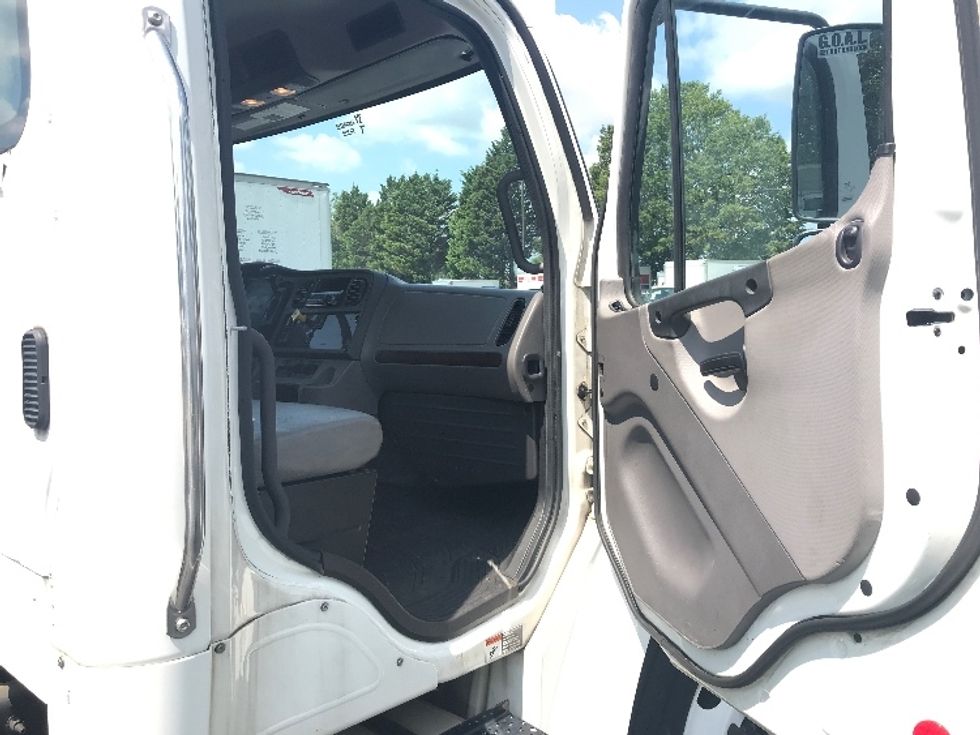 Cab and Chassis Truck-Light and Medium Duty Trucks-Freightliner-2020-M2-Charlotte-NC-296,340\n\t\tmiles-$ 23,750 - Image 16