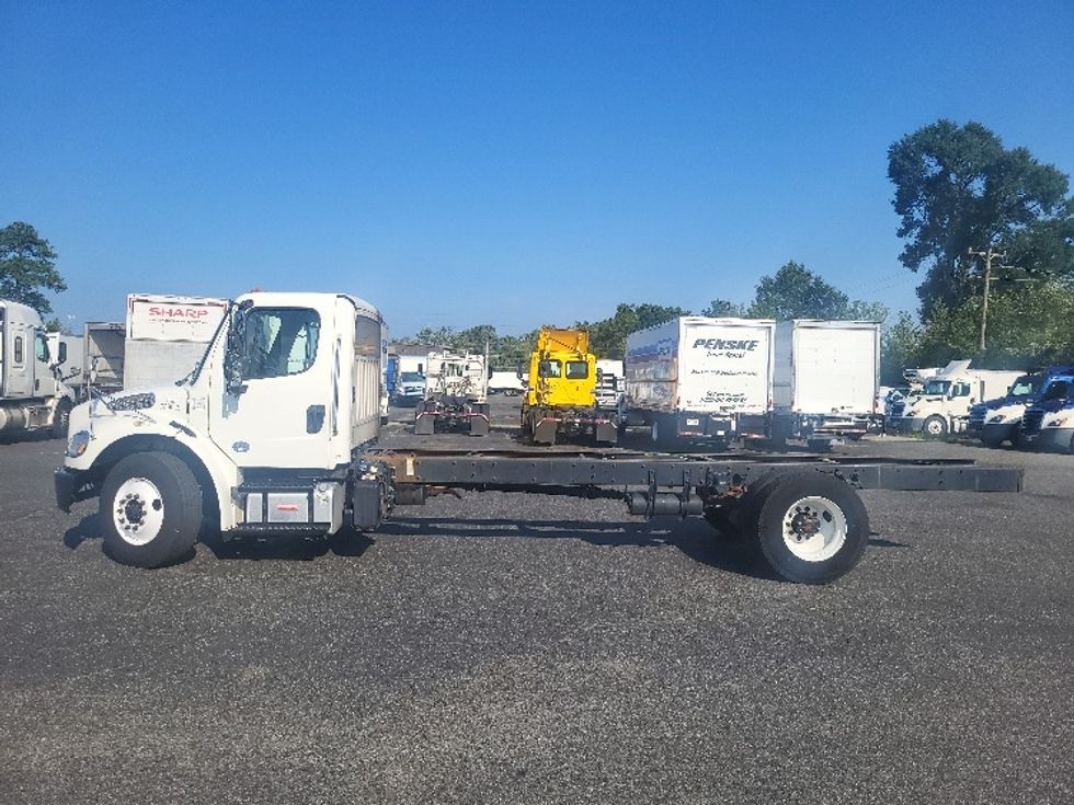 Cab and Chassis Truck-Light and Medium Duty Trucks-Freightliner-2020-M2-Charlotte-NC-304,830\n\t\tmiles-$ 23,750 - Image 4