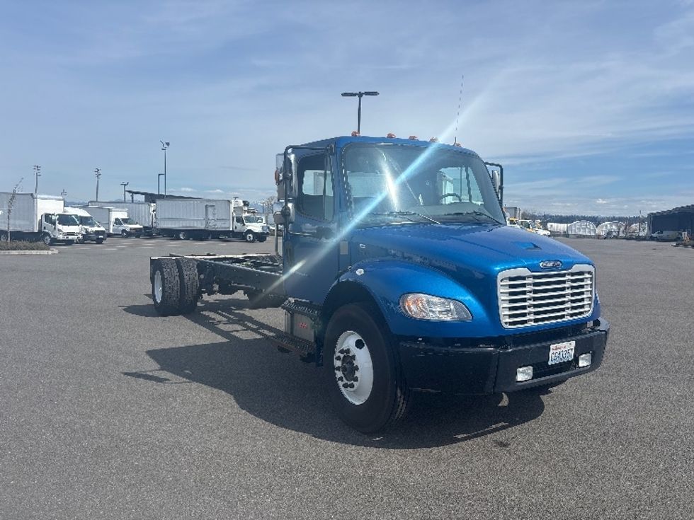 Cab and Chassis Truck-Light and Medium Duty Trucks-Freightliner-2020-M2-Everett-WA-153,367\n\t\tmiles-$ 45,000 - Image 1