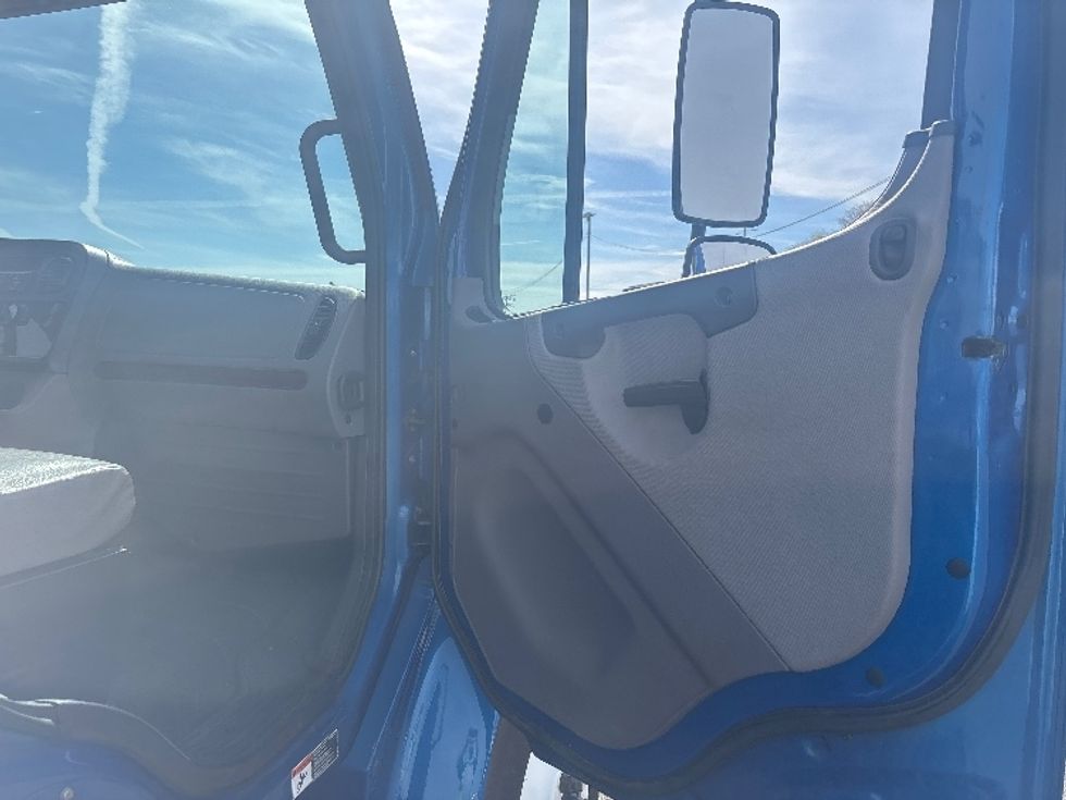 Cab and Chassis Truck-Light and Medium Duty Trucks-Freightliner-2020-M2-Everett-WA-153,367\n\t\tmiles-$ 45,000 - Image 13